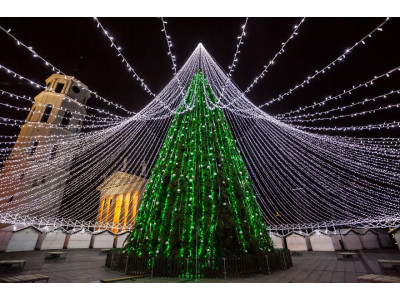 Большие уличные елки в Ташкенте — Elki.uz